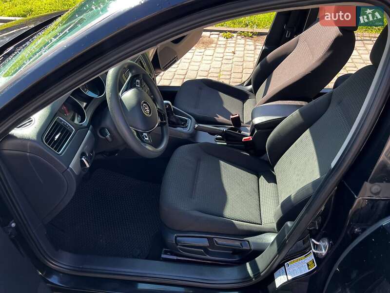 Седан Volkswagen Jetta 2016 в Львове