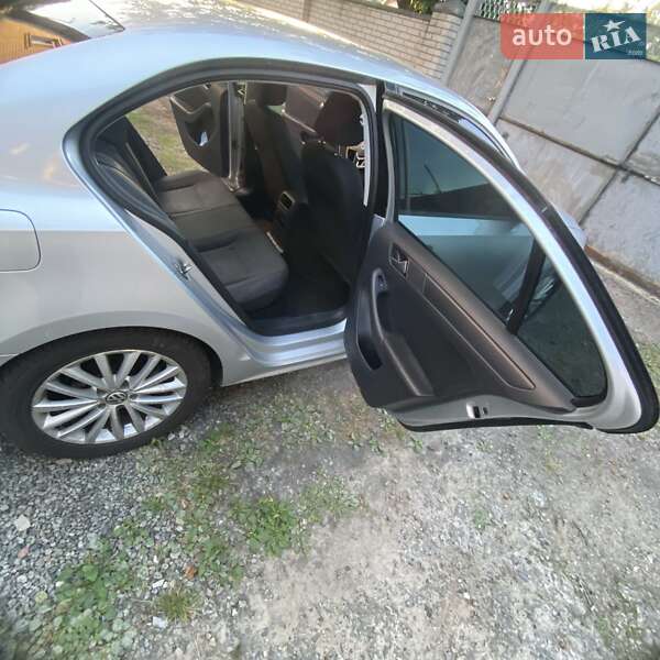 Седан Volkswagen Jetta 2015 в Києві