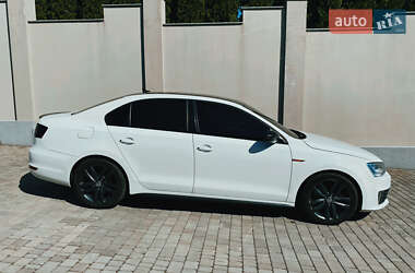 Седан Volkswagen Jetta 2012 в 