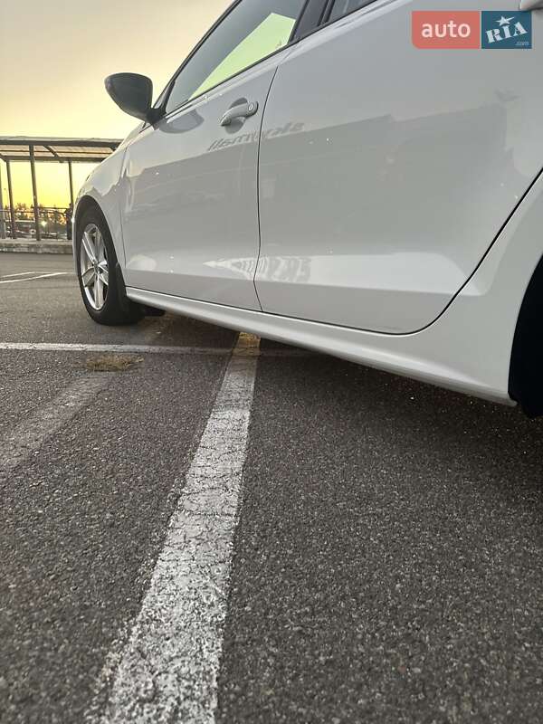 Седан Volkswagen Jetta 2016 в Києві фото 13 Седан Volkswagen Jetta 2016 в Києві