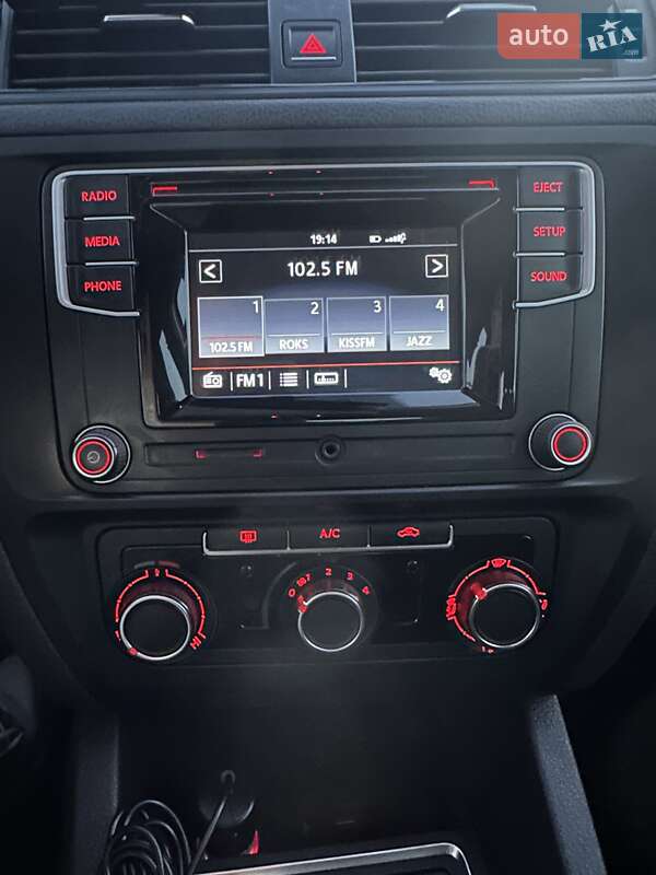 Седан Volkswagen Jetta 2016 в Києві фото 18 Седан Volkswagen Jetta 2016 в Києві