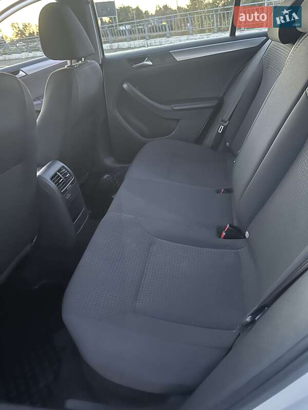 Седан Volkswagen Jetta 2016 в Києві фото 19 Седан Volkswagen Jetta 2016 в Києві
