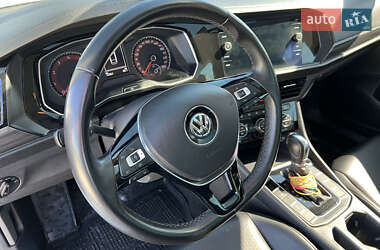 Седан Volkswagen Jetta 2018 в 