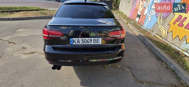 Седан Volkswagen Jetta 2015 в Києві