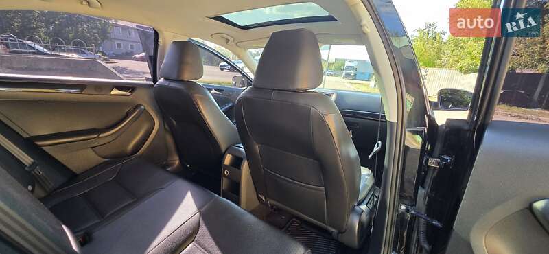 Седан Volkswagen Jetta 2015 в Києві