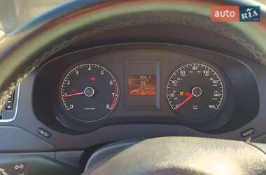 Седан Volkswagen Jetta 2014 в 