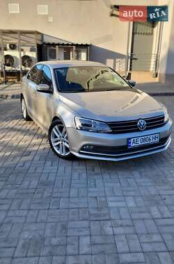 Седан Volkswagen Jetta 2015 в 