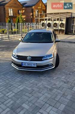 Седан Volkswagen Jetta 2015 в 