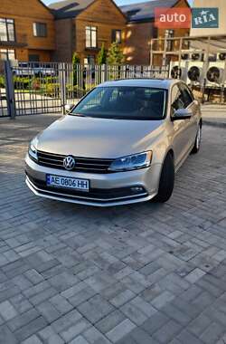 Седан Volkswagen Jetta 2015 в 