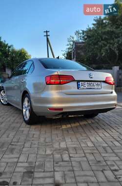 Седан Volkswagen Jetta 2015 в 