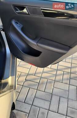 Седан Volkswagen Jetta 2015 в 