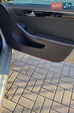 Седан Volkswagen Jetta 2015 в 
