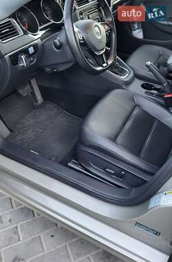 Седан Volkswagen Jetta 2015 в 