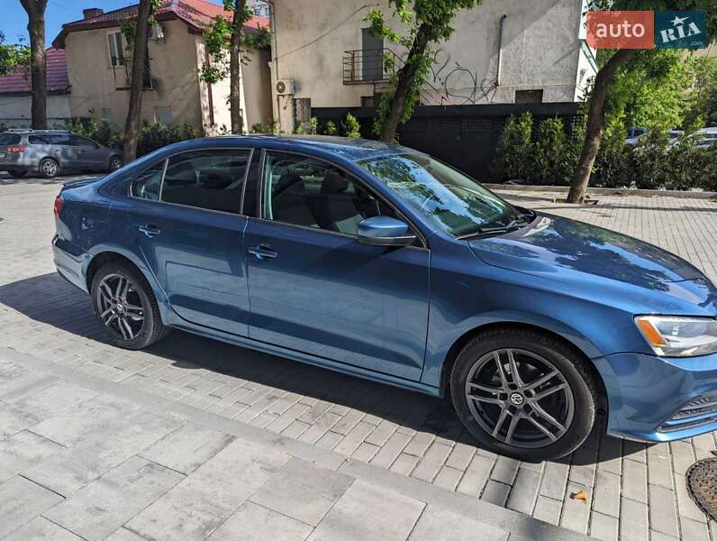 Седан Volkswagen Jetta 2015 в Ужгороді