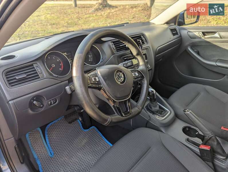 Седан Volkswagen Jetta 2015 в Ужгороді