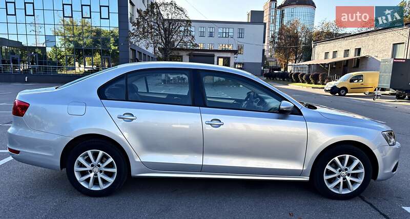Седан Volkswagen Jetta 2011 в Києві