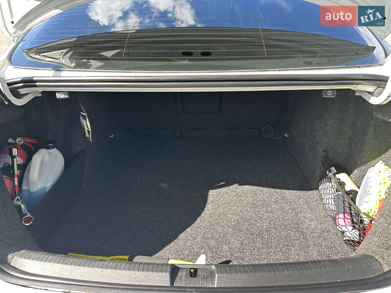 Седан Volkswagen Jetta 2016 в Тернополе