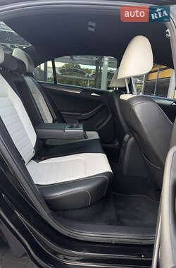 Седан Volkswagen Jetta 2016 в 