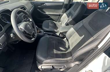 Седан Volkswagen Jetta 2017 в 