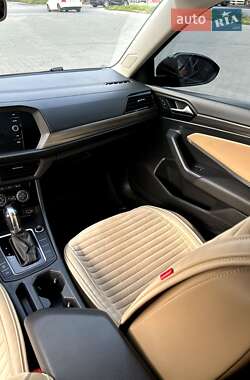 Седан Volkswagen Jetta 2019 в 