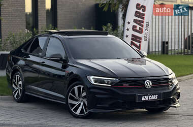 Седан Volkswagen Jetta 2019 в Ужгороде
