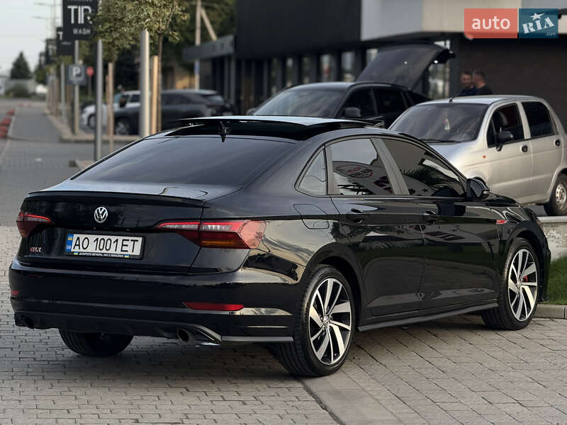 Седан Volkswagen Jetta 2019 в Ужгороді