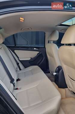 Седан Volkswagen Jetta 2015 в 
