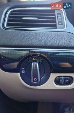 Седан Volkswagen Jetta 2015 в 