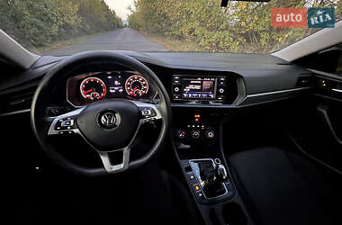 Седан Volkswagen Jetta 2019 в 