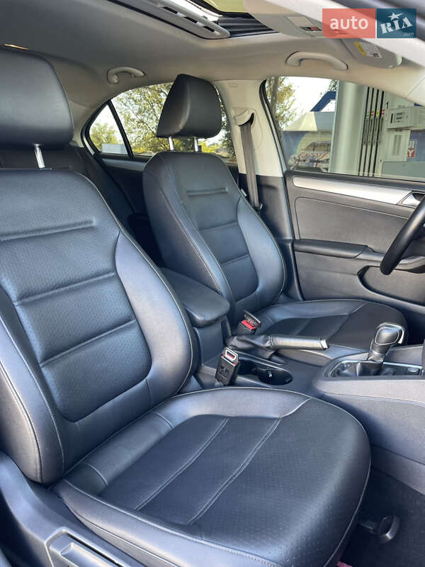 Седан Volkswagen Jetta 2014 в Запорожье