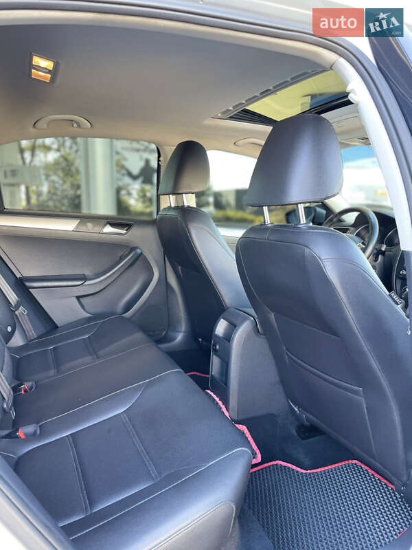 Седан Volkswagen Jetta 2014 в Запорожье