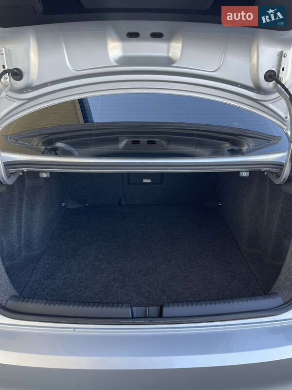 Седан Volkswagen Jetta 2014 в Запорожье