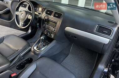 Седан Volkswagen Jetta 2012 в 