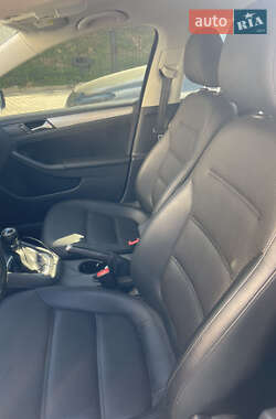 Седан Volkswagen Jetta 2011 в 