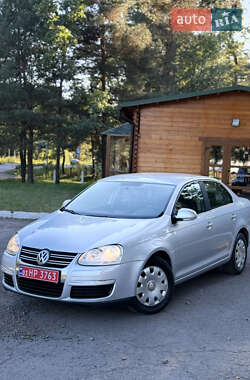 Седан Volkswagen Jetta 2005 в Луцьку