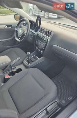 Седан Volkswagen Jetta 2014 в 