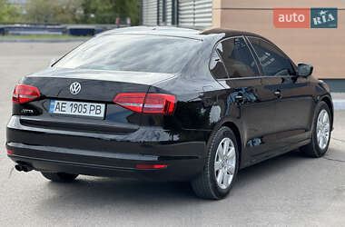 Седан Volkswagen Jetta 2015 в 