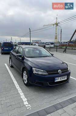 Седан Volkswagen Jetta 2011 в Калуші