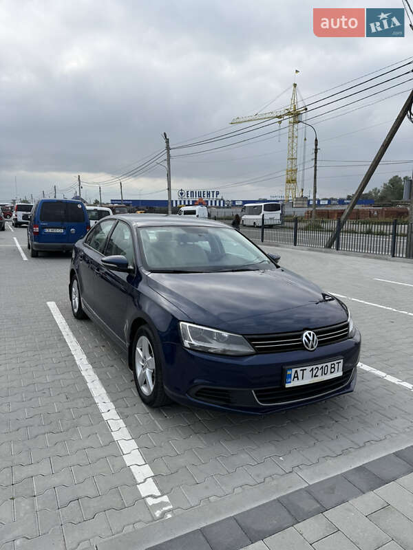 Седан Volkswagen Jetta 2011 в 