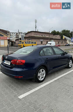 Седан Volkswagen Jetta 2011 в 