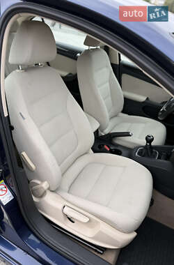 Седан Volkswagen Jetta 2011 в 