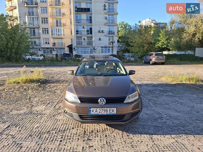 Седан Volkswagen Jetta 2010 в Києві