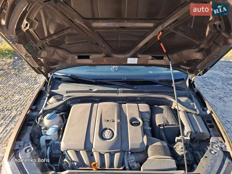 Седан Volkswagen Jetta 2010 в Києві