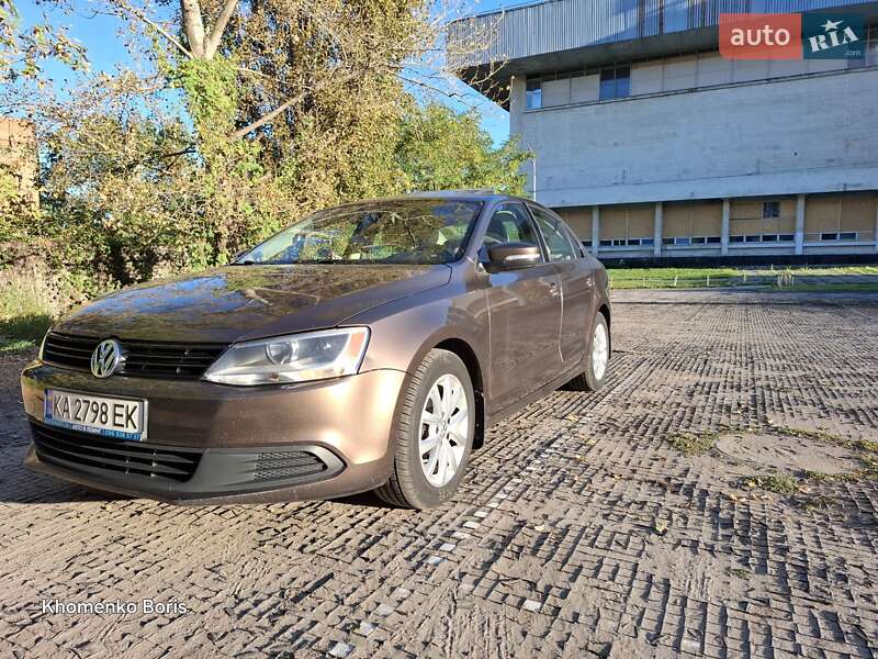 Седан Volkswagen Jetta 2010 в Києві