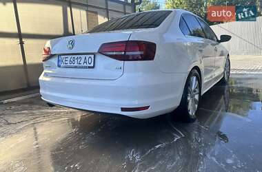 Седан Volkswagen Jetta 2016 в 