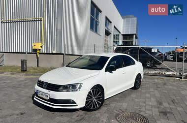 Седан Volkswagen Jetta 2016 в Львове