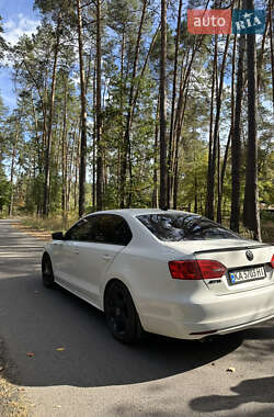 Седан Volkswagen Jetta 2011 в 