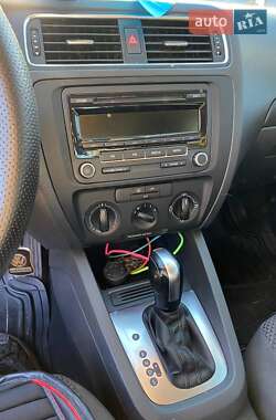 Седан Volkswagen Jetta 2014 в 