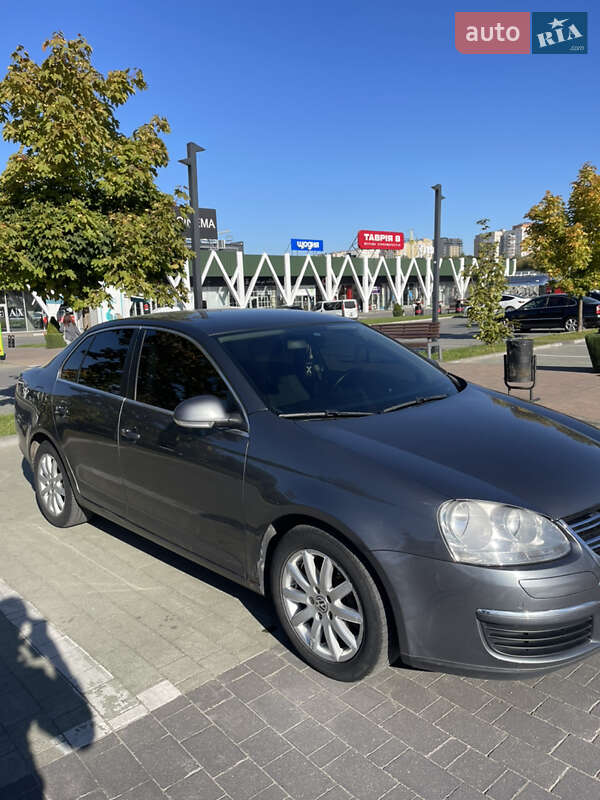 Седан Volkswagen Jetta 2010 в Хмельницькому