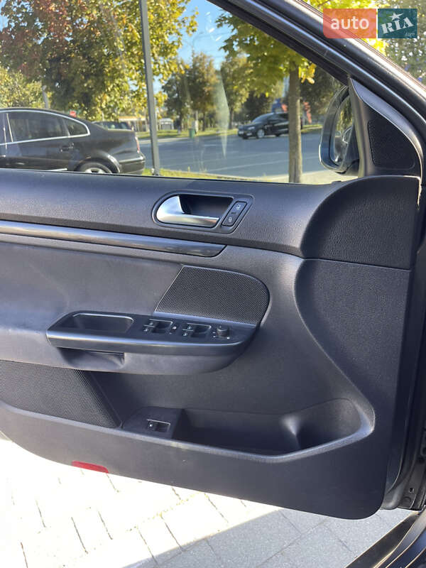 Седан Volkswagen Jetta 2010 в Хмельницькому